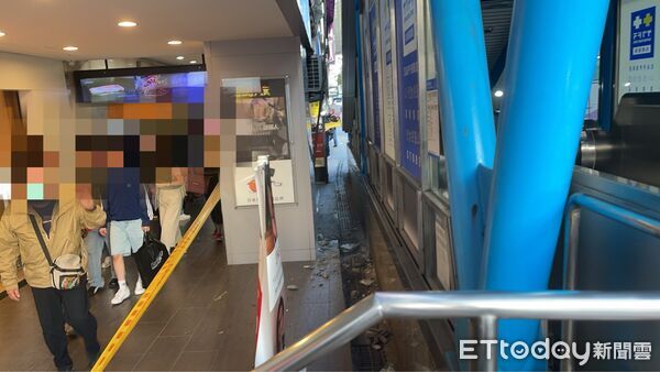 ▲▼   磁磚掉落影片         。（圖／記者張君豪翻攝）