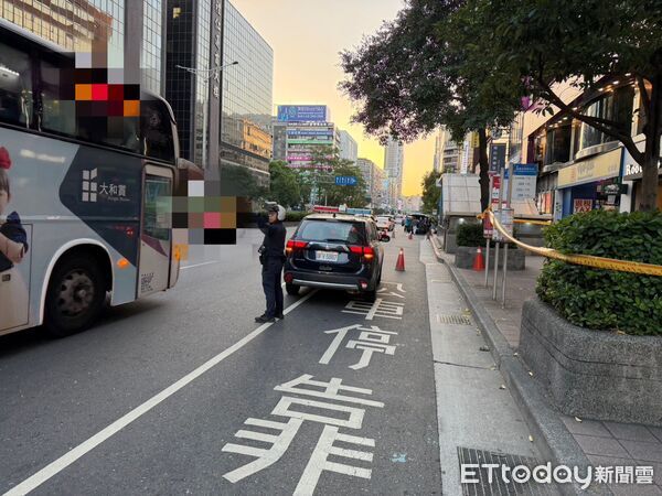 ▲▼   磁磚掉落影片         。（圖／記者張君豪翻攝）