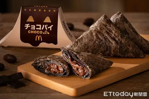 ▲▼台灣麥當勞開賣「巧克力三角派」、「咖哩辣味麥克雞塊」、「煙燻起司風味醬」、「咖哩風味系列漢堡」。（圖／業者提供）