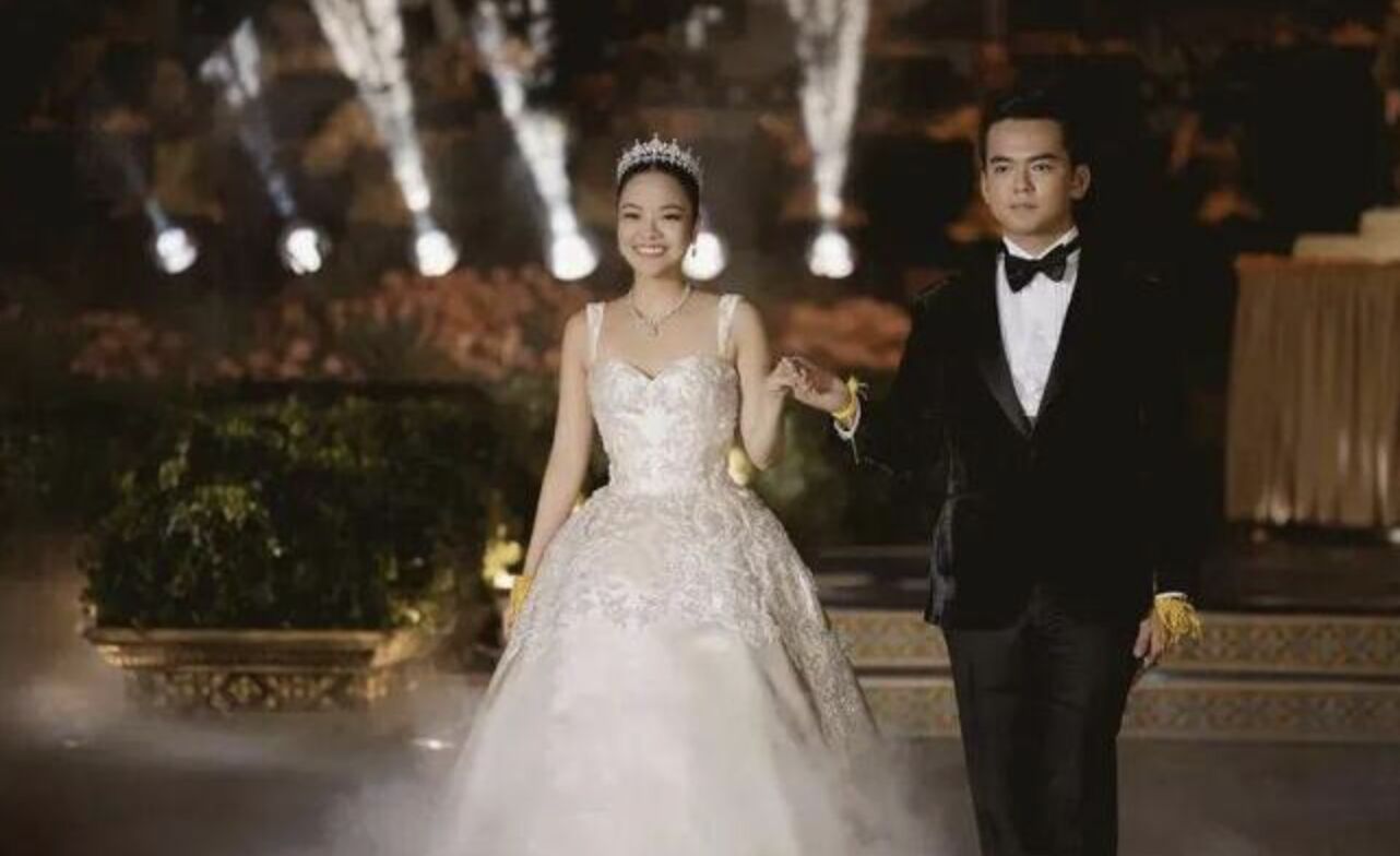 ▲柬埔寨公主大婚，多套禮服結合當地文化及西式風格，被譽為隆重具有時尚奢華風格。（圖／翻攝新民週刊）