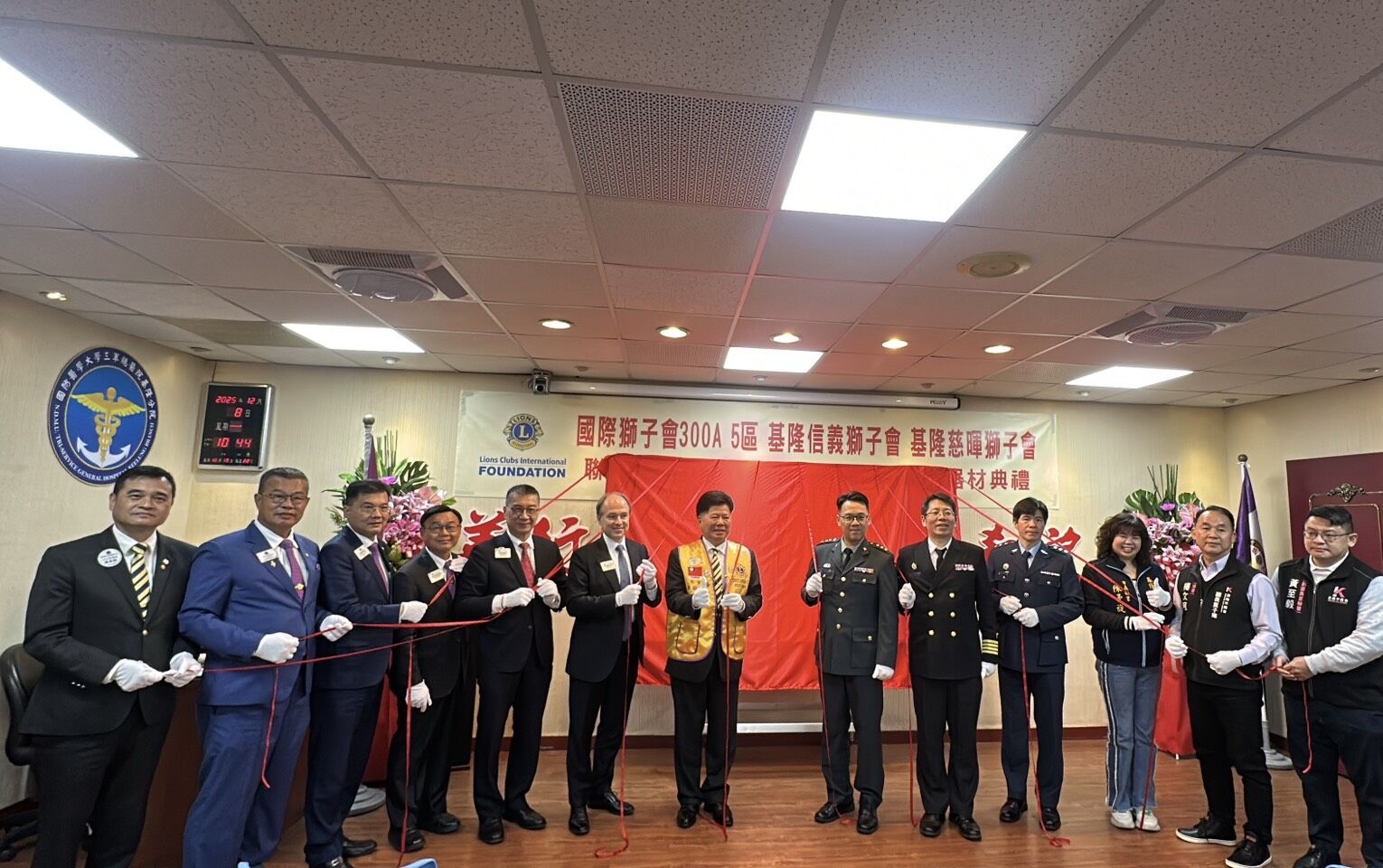 ▲國際獅子會捐葉克膜、超音波儀。（圖／記者郭世賢翻攝）