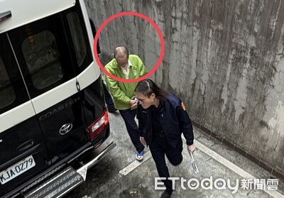 連2次偷拍正妹裙底！日公務員今起訴移審　上銬狼狽照曝光