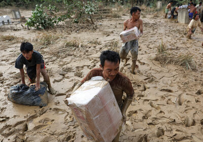 洪災近千死！印尼災民驚傳3症狀　醫院卻「慘泡泥水」藥品全沖光