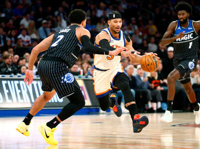 幫我顧一下！　尼克哈特被換上場竟把小孩交給板凳區隊友照料