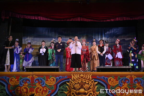 ▲▼孫翠鳳「明華園戲劇總團」光復鄉光復糖廠後方停車場進行戶外展演。（圖／花蓮縣政府提供，下同）