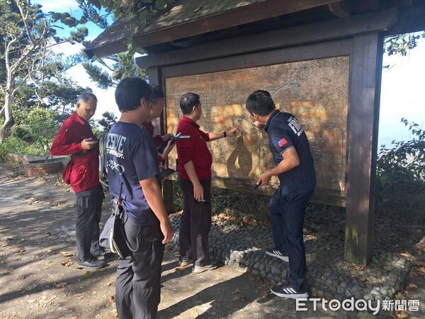 ▲南化消防分隊進入烏山步道踏勘，盤查地形與通訊品質，全程提升山域救援判斷力。（記者林東良翻攝，下同）