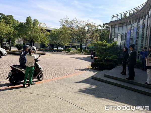 ▲紅瓦厝國小打造沉浸式安全教育場景，小舞者以肢體呈現交通、水域與防災情境。（記者林東良翻攝，下同）