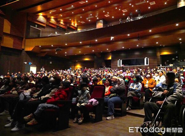 ▲恆春文化中心劇場館舉辦「流金歲月民歌演唱會」             。（圖／屏東縣政府文化處提供）