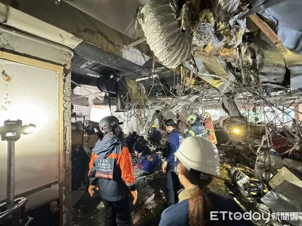 ▲▼             板橋府中商圈定食8氣爆，內部慘況曝光。（圖／新北市府提供，下同）