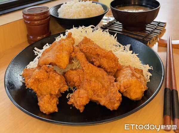 ▲▼台灣吉豚屋「唐揚雞定食」。（圖／台灣吉豚屋提供）