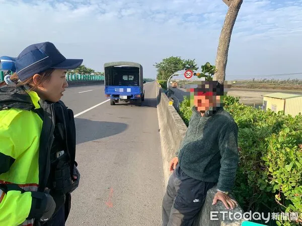 ▲▼ 快速道路爆胎驚險別慌！布袋警火速到場護平安 。（圖／布袋分局提供）