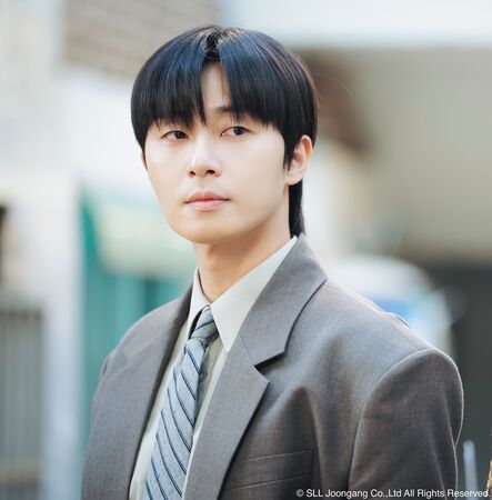 ▲朴敘俊管理外貌扛住年齡差。《等待京道》朴敘俊（右）和元志安飾演在20歲、28歲兩度相戀又分手的戀人。。（圖／Hami Video提供）