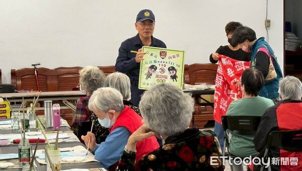 ▲鹿野警走入慶典宣導防詐與交安。（圖／記者楊晨東翻攝）