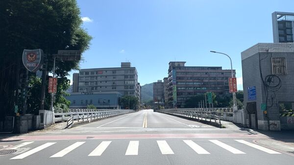 ▲汐止社后橋陸閘軌道12／15起施工。（圖／新北市水利局提供）