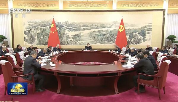 ▲▼ 徵求對經濟工作的意見和建議 中共中央召開黨外人士座談會 習近平主持併發表重要講話            。（圖／翻攝 央視新聞聯播）