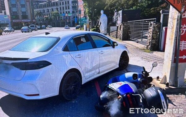 桃園白車右轉進洗車場　後方直行機車撞上騎士擦挫傷