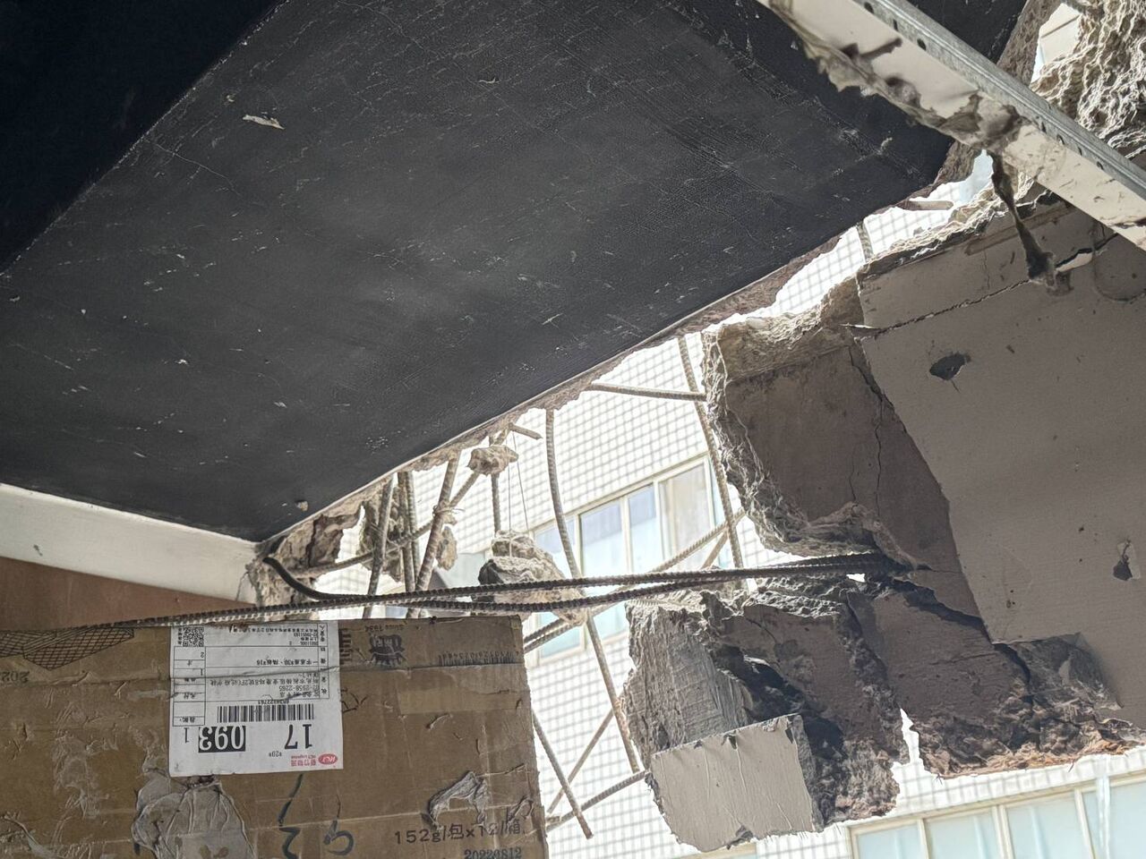 疑瓦斯鋼瓶漏氣釀禍！板橋「定食8」氣爆　受災14人接受安置