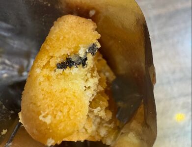 佳德鳳梨酥遭控黑色異物！業者反擊「有人說謊」：衛生局已還清白