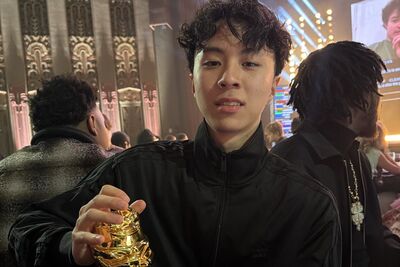 全台第一人！最強高中生Ray獲頒「2025最佳實境直播主」嗨翻