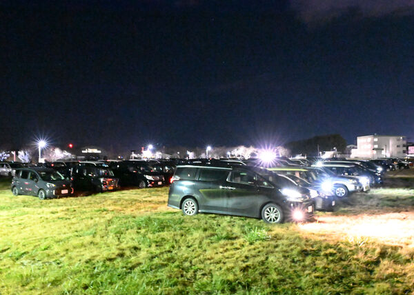 ▲▼民眾湧入海上自衛隊八戶航空基地避難。（圖／路透）