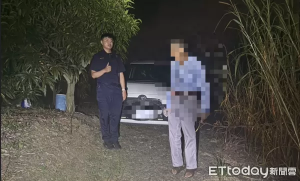 ▲枋寮警方助黃男脫困。（圖／記者陳崑福翻攝）