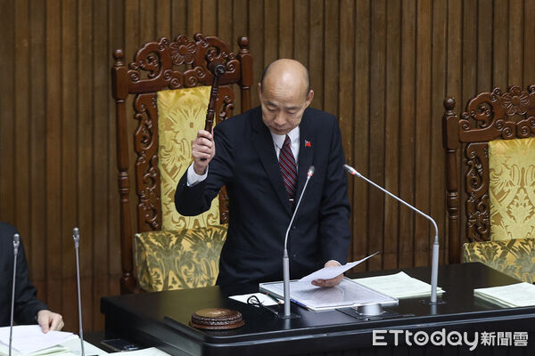 ▲立法院三讀所得稅法修正案。（圖／記者林敬旻攝）