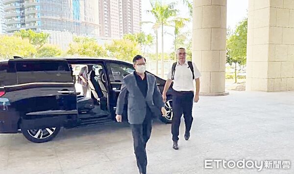 ▲前海基會董事長鄭文燦涉貪案，今年10月7日院方召開第九次準備程序庭，鄭文燦出庭前不發一語步入法院。（資料照／記者沈繼昌攝）