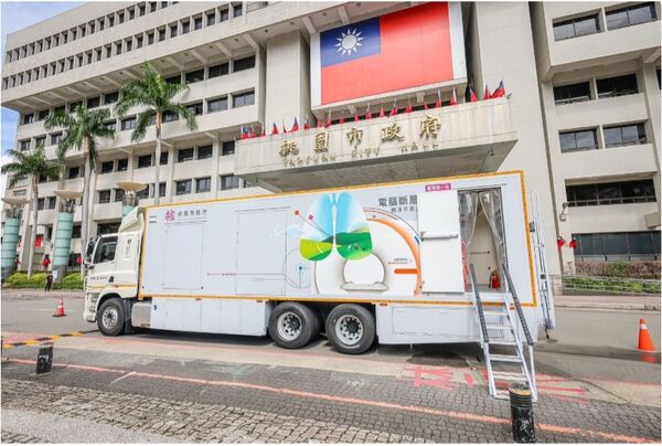 ▲全國首創桃園「行動電腦斷層（CT）醫療車」正式啟動             。（圖／桃園市政府）
