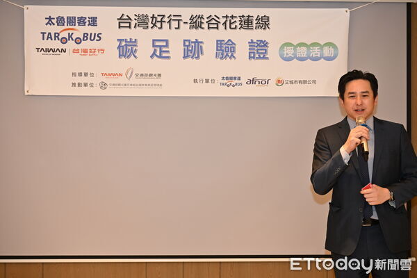 ▲▼授證儀式由太魯閣客運董事長蘇尚泳（右）接受授證。（圖／縱管處提供，下同）