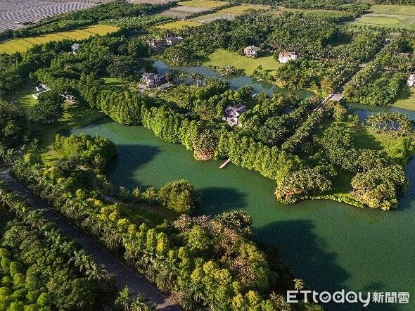 ▲▼授證儀式由太魯閣客運董事長蘇尚泳（右）接受授證。（圖／縱管處提供，下同）