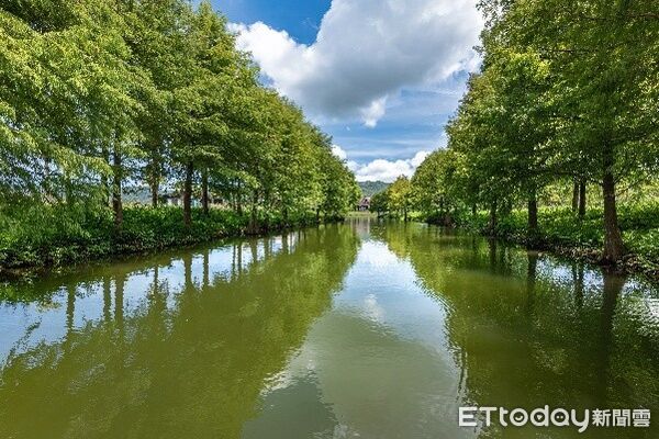 ▲▼授證儀式由太魯閣客運董事長蘇尚泳（右）接受授證。（圖／縱管處提供，下同）