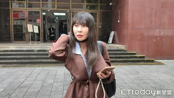 ▲▼「仙塔律師」李宜諪涉替靈骨塔詐團主嫌洩密、洗錢，今（9日）到台北地院第3度出庭，逆轉改口全部認罪。（圖／記者黃哲民攝）