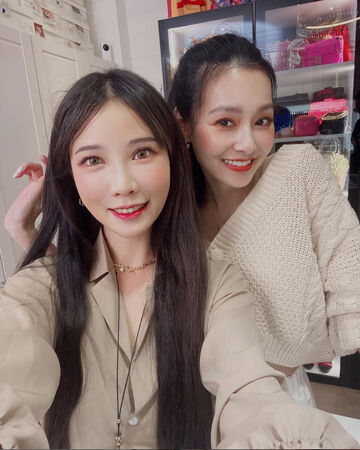 ▲王思佳(右)上咪妃的節目。（圖／台北海大提供）