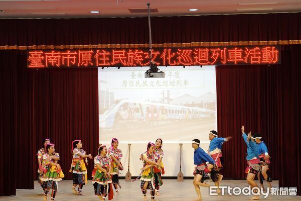 ▲原住民族文化巡迴列車在新南國小啟動，以《槳影・海心》舞作呈現阿美族海洋文化之美。（記者林東良翻攝，下同）