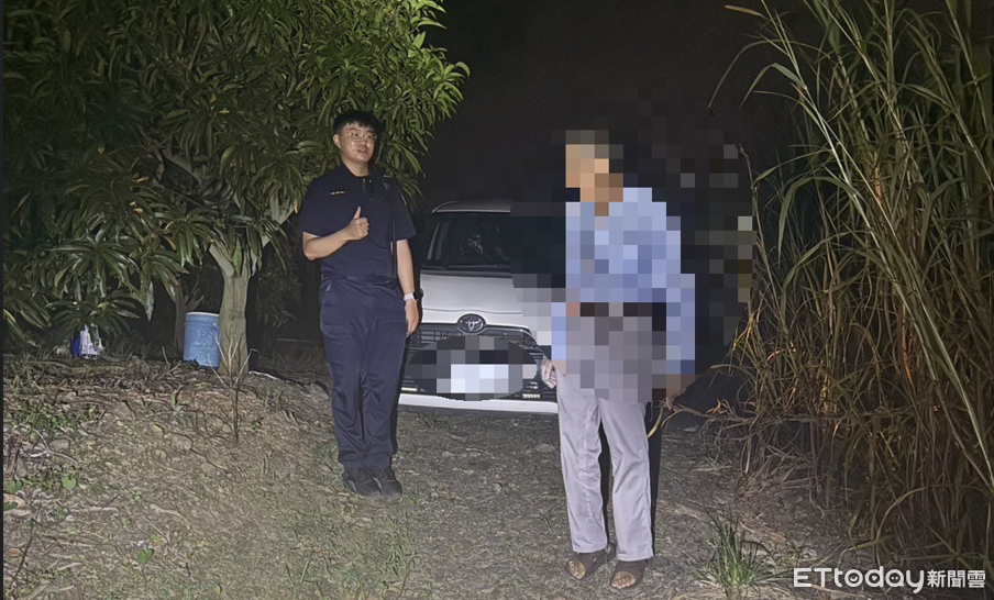 天黑路滑害後輪懸空卡邊坡!男受困產業道路 枋寮警助脫困