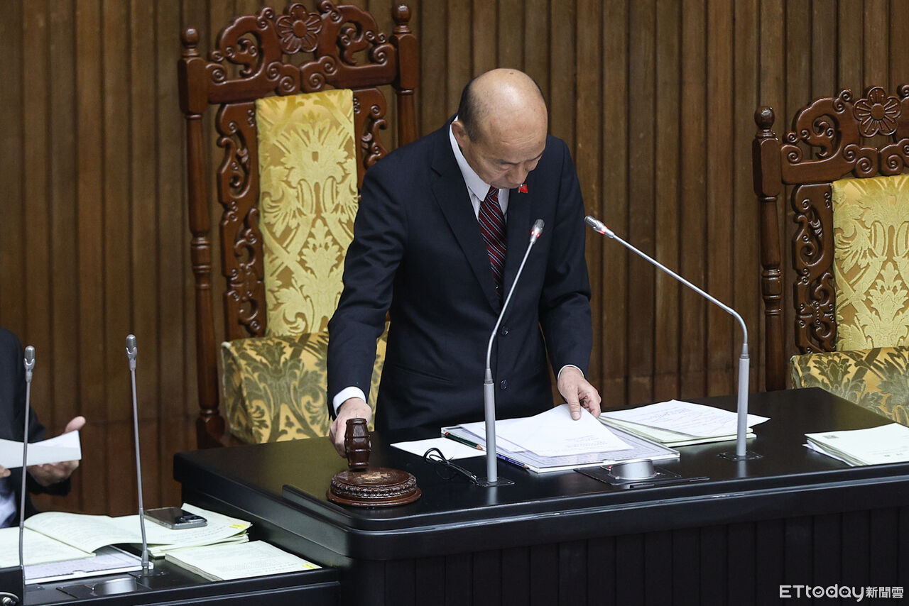 「反年改」立院三讀 綠營揭「每位國民扛3萬」:八年改革毀於一旦