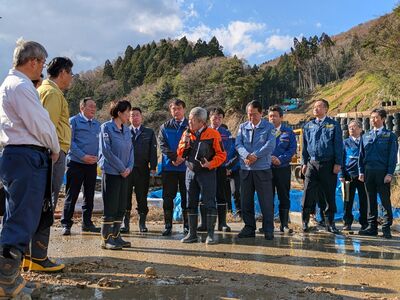 高市早苗罕見畫面！嚴肅視察能登災區　被輪島市長1句話逗到噗哧笑