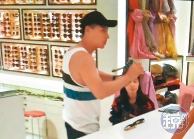 被目擊「狂掃9個A貨包」寵小薰！鄭人碩現金一次付清  昔日真相曝