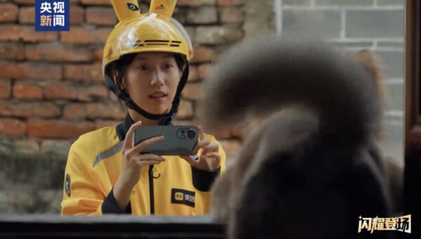 ▲▼外賣平台宣傳騎手「送單看風景」　遭酸「何不食肉糜」悄悄下架。（圖／翻攝微博）