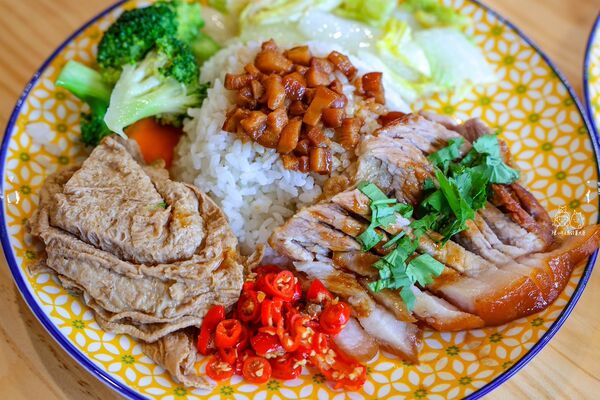 ▲▼新北三重美食「光興腿庫」搬家新地址，好吃便當店開幕營業。（圖／部落客陳小可提供）