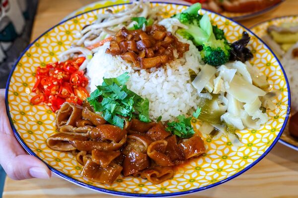 ▲▼新北三重美食「光興腿庫」搬家新地址，好吃便當店開幕營業。（圖／部落客陳小可提供）