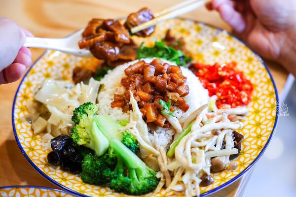 ▲▼新北三重美食「光興腿庫」搬家新地址，好吃便當店開幕營業。（圖／部落客陳小可提供）