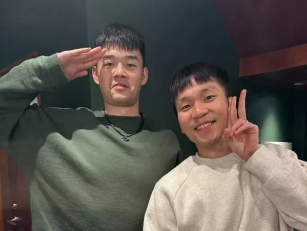 王齊麟曬李洋合照喊「好親民」。（取自王齊麟臉書）