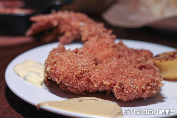 ▲以色列名廚餐廳「Miznon」登台。（圖／記者黃士原攝）