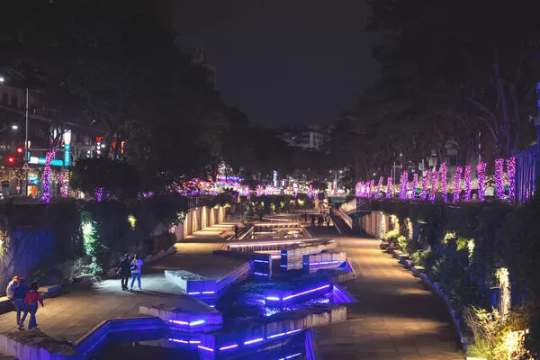 ▲2025中港大排、鴨母港溝耶誕燈飾。（圖／新北市水利局提供）