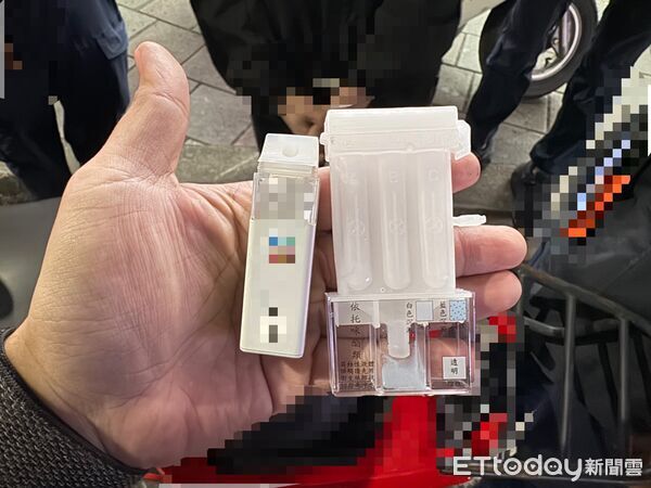 ▲▼三重警方取締違規停車，在陳男身上查獲依托咪酯煙彈，淡水警方取締闖紅燈查獲強盜通緝犯郭建輝，並檢測他有吸毒             。（圖／記者陳以昇翻攝）