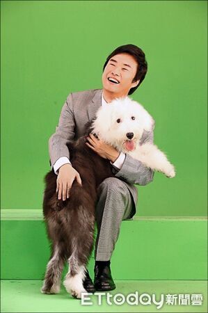 ▲費玉清歲末再度低調捐款100萬元，助全台弱勢流浪貓狗溫飽，9年累積捐款已突破1000萬元，網友大讚暖心善舉。（台灣動物緊急救援小組提供，下同）