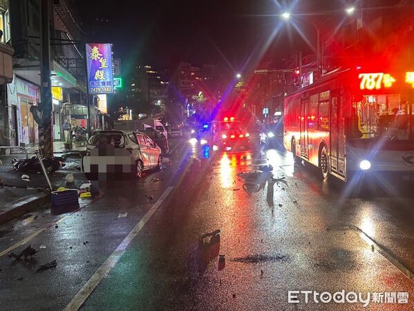 ▲▼賓士男吸喪屍煙彈「3秒爆撞」7汽機車3傷。（圖／記者郭世賢翻攝）