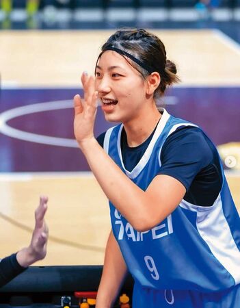 主播女兒淪小三／「女籃界峮峮」球星男友爆偷吃　主播夫妻正妹女兒揪開房