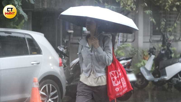 神秘室友1／曾自稱母胎單身！林廷憶爆「穩交」　同居人貼心忙進忙出